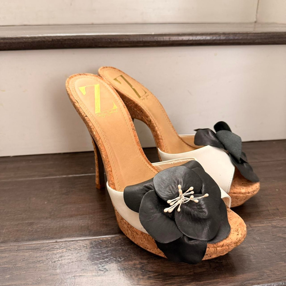 VTG Sergio Zelcer black and white leather flower heels